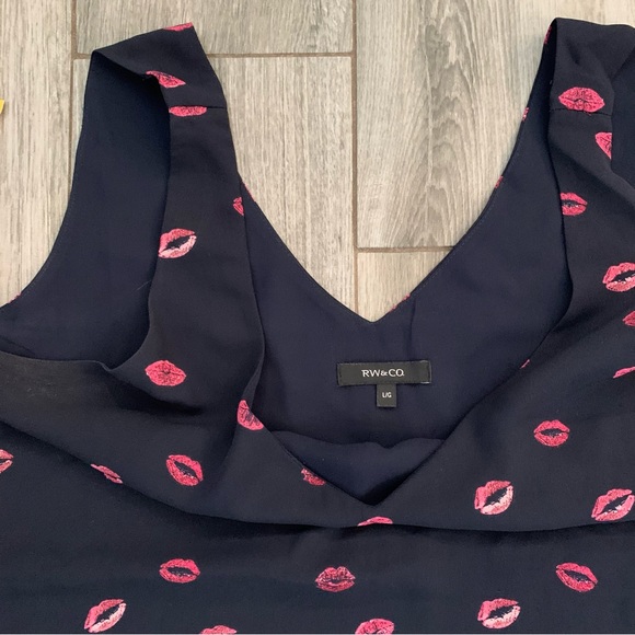 RW & Co. Silky Crepe V-Neck Cami - Dark Blue with Lips Print in Large - Picture 7 of 11